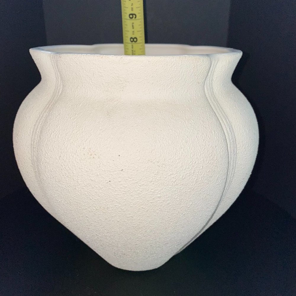Royal Haeger Planter #214 Cream Egg Shell 1993 Pottery